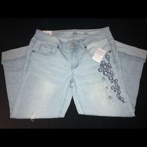 Women’s Denim High Cuff Capri